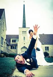 The 22 Craziest And Most Creative Wedding Photos Ever Funny Wedding Pictures Funny Wedding Photos Wedding Photos Poses