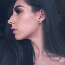 Elaine Delvecchio's Instagram, Twitter & Facebook