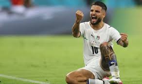 Discover everything you want to know about lorenzo insigne: Tottenham And Barcelona Handed Lorenzo Insigne Transfer Boost By Napoli S De Laurentiis Football Sport Express Co Uk