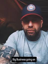 With " Mr Hollywood "