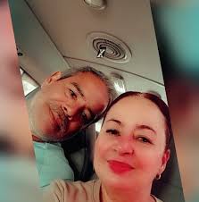 Técnica de "Sequin" o Técnica de Lentejuelas 😍 Utilizando Sprinkles de  Cristales de Azúcar. Polvo dorado comestible o "Luster Dust" lo pueden  adquirir con Special Sprinkles by Mayfel Inc. Las flores decorativas