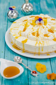 Fluffige Passionsfrucht Kasesahne Torte Mit Maracujasirup Aus Unserer Back Challenge Life Is Full Of Goodies Rezept Lebensmittel Essen Dessert Ideen Passionsfrucht