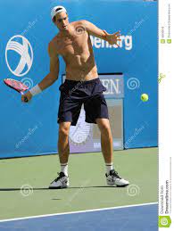 About john isner john isner live score (and video online live stream*), schedule and results from all tennis tournaments that john isner played. Tennisprofi John Isner Von Vereinigten Staaten Ubt Fur Us Open 2015 Redaktionelles Foto Bild Von Einstellen Ruckhandschlag 58638046