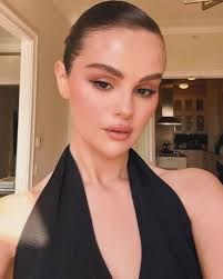 Selena Gomez shows subtle support for Hailey Bieber after Justin's cruel  Vogue confession