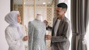 Desain kebaya dibuat lebih modern dengan aksen cut out pada bagian bahu. Jawaban Desainer Saat Ditanya Harga Kebaya Lamaran Lesti Kejora Buat Dede Pokonya Spesial Tribunnews Com Mobile