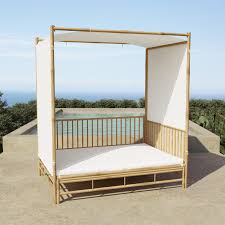 Tavolo tondo per esterno in alluminio e top in hpl, disponibile in due colori e due misure. Letto Da Giardino In Bamboo Con Materasso Matrimoniale Batik