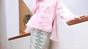 Model atasan batik wanita unik. Lagi Hits Banget Ini Dia Padu Padan Atasan Hijab Model Asimetris Yang Modis