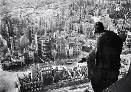 Und an alle opfer von krieg, vertreibung und gewalt. Der Kampf Um Das Gedenken Deutschland Badische Zeitung