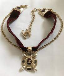 Chanel Choker Necklace Brushed Finish Jewel Pendant Deep Red Velvet Gold Chain Necklace Fashion Necklace Cute Jewelry