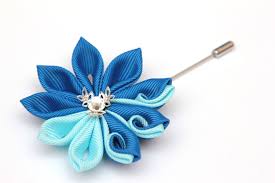 Broche de flamenca con flores de tela violeta con reflejo dorado. Broche De Flores De Tela Kanzashi Prendedor De Flor Por Flosmollis Cloth Flowers Etsy Brooch Corsage
