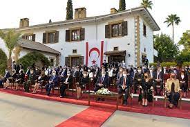 Başbakan binali yıldırım, resmi ziyareti kapsamında geldiği kktc'de ercan havalimanında, başbakan hüseyin özgürgün'ün karşılamasının ardından kktc cumhurbaşkanlığı binasına geldi. Kktc Cumhurbaskanligi Cumhurbaskani Ersin Tatar Gorevi 4 Cumhurbaskani Mustafa Akinci Dan Devraldi