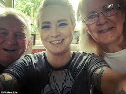 Lisa Carvell's Instagram, Twitter & Facebook