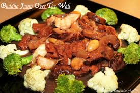 Tuang kuah soto dan dagingnya dalam mangkuk, taburi dengan bawang goreng dan seledri. Resep Chinese Food Enak Dentist Chef