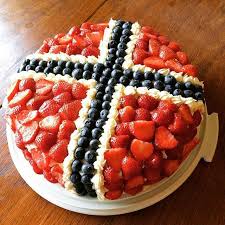 Gjærbakst kan du bake dager i forveien og legge i fryseren, så har du en mindre ting å tenke på på den store dagen. Instagram Photo By Timo Kiviluoma May 17 2016 At 10 59am Utc Baking Flagg Kake Festkake
