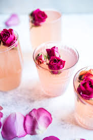 Rose Lemon Spriter Cute Light Simple Quick And Totally Refreshing Perfect For Valentine S D In 2020 Gin Tonic Rezept Alkohol Getranke Rezepte Lebensmittel Essen