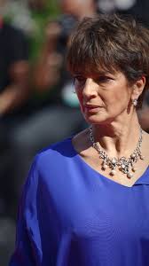 La stupenda Laura Morante, ha incantato il red carpet alla Mostra  Internazionale del Cinema di Venezia con i gioielli Giovanni Raspini.  #giovanniraspini #venezia81 #mostradelcinemadivenezia #biennalecinema2024  #handmadejewelry #madeinitaly