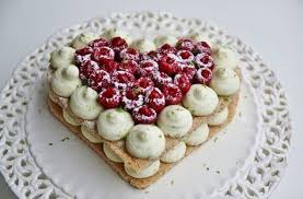 Coeur De Dacquoise Aux Amandes Mousse Au Mascarpone Et Chocolat Blanc Framboises Et Citron Vert That S Amore Patisserie Recette Dessert Gateaux Et Desserts