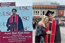 In honor of her only child with her husband michel stern, the former friends star shared three rare photos of her son, julian, to instagram to. Did You Know Aryan Khan And Lisa Kudrow S Son Julian Are Batchmates And Graduated From Same University