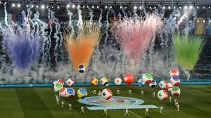 Das em 2021 finale wird in london ausgetragen. Em 2021 Kurioses Zum Auftakt Auto Bringt Spielball Maske Hat Bart Italien Singt