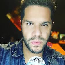 Γιωργοσ τσαλικησ , δημητρησ γιωτησ. Giwrgos Tsalikhs Deite Me Poia Tragoydistria 8a Kanei Periodeia Sthn Amerikh