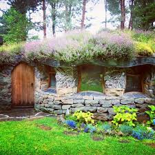 Fairytale House In Findhorn Ecovillage Scotland Give Me A Village Like This My Instagram Voiceofnature Toit Vegetal Maisons Insolites Toiture Vegetalisee
