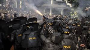 Cerita Rusuh Dan Hujan Gas Air Mata Saat Demo Mahasiswa Dpr