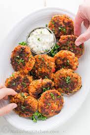 These Salmon Cakes Are Crisp On The Outside With Tasty Bites Of Flaked Salmon They Always Disappear F Salmon Patties Recipe Cooking Salmon Salmon Cakes Recipe
