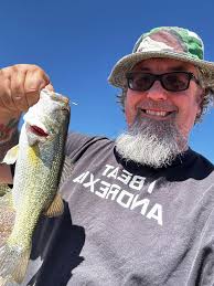 Do Phoenix canals hold crawdads?