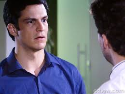 Últimos capítulos: Félix (Mateus Solano) discute com Niko (Thiago Fragoso)  ao sentir ciúme da visita noturna de Eron (Marcello Antony)