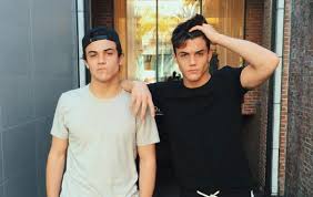 What year did the dolan twins go on their tour?, which twin was born first?, what side is grayson on in this picture? What Do You Know About The Dolan Twins Proprofs Quiz