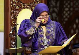 Episod cinta dymm permaisuri agong tunku hajah azizah aminah maimunah iskandariah. Permaisuri Agong Receives Craft Icon Of The Year Award In India Asia Newsday