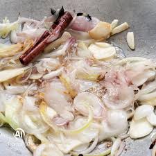 Komposisinya hampir sama, perbedaan hanya ada pada bahan utama, yaitu diberi beberapa bumbu supaya menambah rasa rempah. Resepi Ayam Kurma Tanpa Guna Santan Memang Sedap Mudah Untuk Dicuba Daily Makan