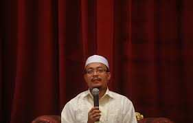 For more information and source, see on this link : File Ustaz Kazim Elias 8553200331 Jpg Wikimedia Commons