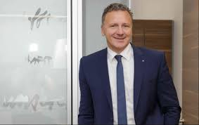 Weitere informationen sowie öffnungszeiten, leistungen und angebote finden sie bei uns. Nachfolge Der Blick Des Bankers Vr Bank Bad Orb Gelnhausen Eg