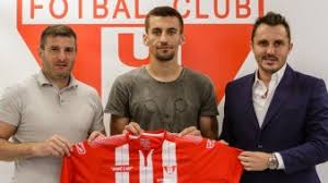 Întâlnirea participanţilor va avea loc la intrarea în staţia cfr arad, cu 30 de minute înainte de plecarea trenului. Uta IÈ™i PrezintÄƒ Noul Lot De JucÄƒtori Staff Ul Noul Echipament È™i Va Juca Un Amical Cu Ripensia Acces Pe Stadion Vor Avea Doar AbonaÈ›ii Arad Obiectiv