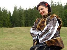 Check spelling or type a new query. Port Popular Din Bucovina Purtat Cu Mandrie De Cantareata De Muzica Populara Viorica Macovei Fashion History Jackets