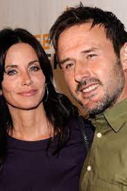 She studied architecture at mount vernon college, but dropped out to pursue a modelling in new york city. Courteney Cox David Arquette Endlich Geschieden Gala De