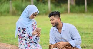 Mia adriana, perempuan yang sentiasa merasa dirinya yang bagus dipaksa menikahi lelaki kampung merangkap anak kawan baik dato' megat idrus iaitu pak samad. Tonton Drama Tak Sempurna Mencintaimu Episod 16 2021