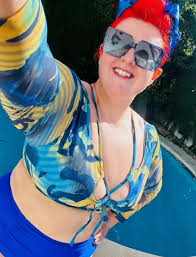 00s TV legend stuns as she shows off incredible weight loss in swimwear