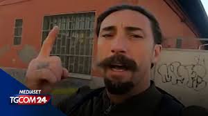 Brumotti scala il passo san marco. Vittorio Brumotti Aggredito A Brescia Le Condizioni Dell Inviato Di Striscia