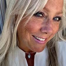 I, Sean/a: The Story of A Homeless Intersex Woman Who Inspired A Community:  Harrison, Dr. Kirsten Viola, Smith, Sean/a: 9798990533004: Amazon.com: Books