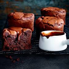 Voici 12 Recettes De Brownies Pour Le Cuisiner Et Autant D Occasions De Le Deguster Desserts Dessert Buffet Food