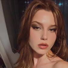 Timelapse of Casandra Carson putting