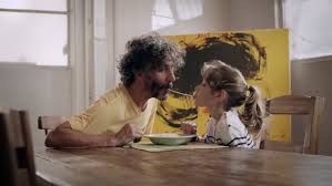 Una canción dedicada a la única mujer que no le falla y a la que «se lo debe todo». 10 Canciones Que Famosos Rockeros Dedicaron A Sus Hijos Videos Radio Oasis