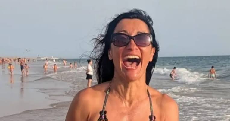 Emmerdale star Rebecca Sarker floors fans as she unveils chiselled six pack  on beach - The Mirror