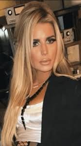 Jessica Simpson posted a picture of a random woman in the recording studio  : r/DListedCommunity