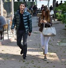 İddiaya göre kaan yıldırım, halka dizisinde birlikte oynadığı hazal subaşı ile yakınlaştı. Ezgi Eyuboglu Kaan Yildirim La Goruntulendi