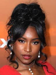 The 17 Hottest Women On 'Outer Banks', Ranked