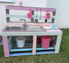 Sofa, palettencouch, palettenbett, palettensofa, couchtisch, tisch aus paletten, regale aus paletten, palettenmöbel im garten und auf dem balkon, palettentisch, sitzmöbel, lounge, sofa, couch, bank, gartenmöbel aus paletten. Matschkuche Aus Paletten Outdoor Kuche Selber Bauen Selber Bauen Paletten Palette Kinder
