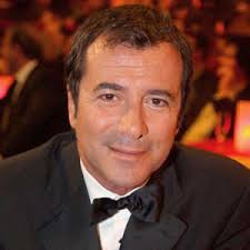 Les téléspectateurs et les fans ont toujours l'habitude de le voir porter la barbe. Bernard Montiel L Animateur De Television Francais Le Mieux Paye En 2021 Mediamass